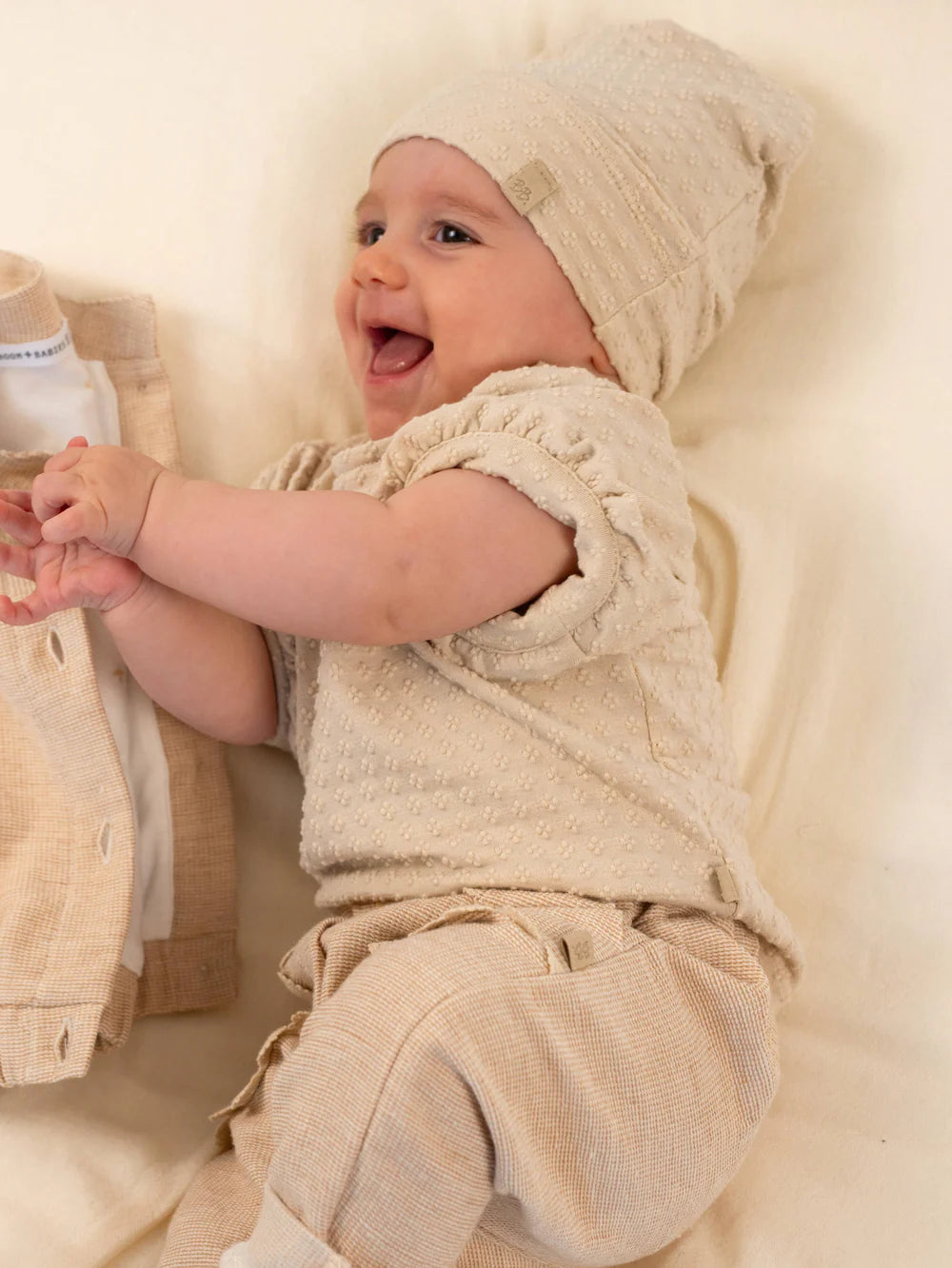 Balloon Sleeve Shirt ALMOND CREAM- on baby side
