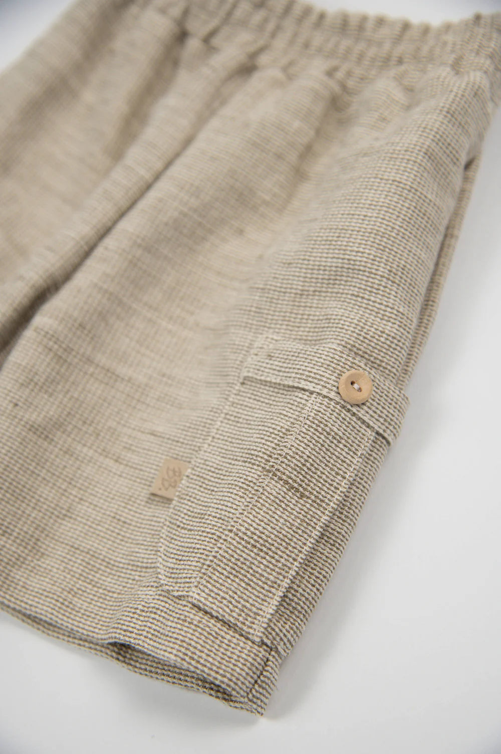 Bermuda Shorts SAND- close up