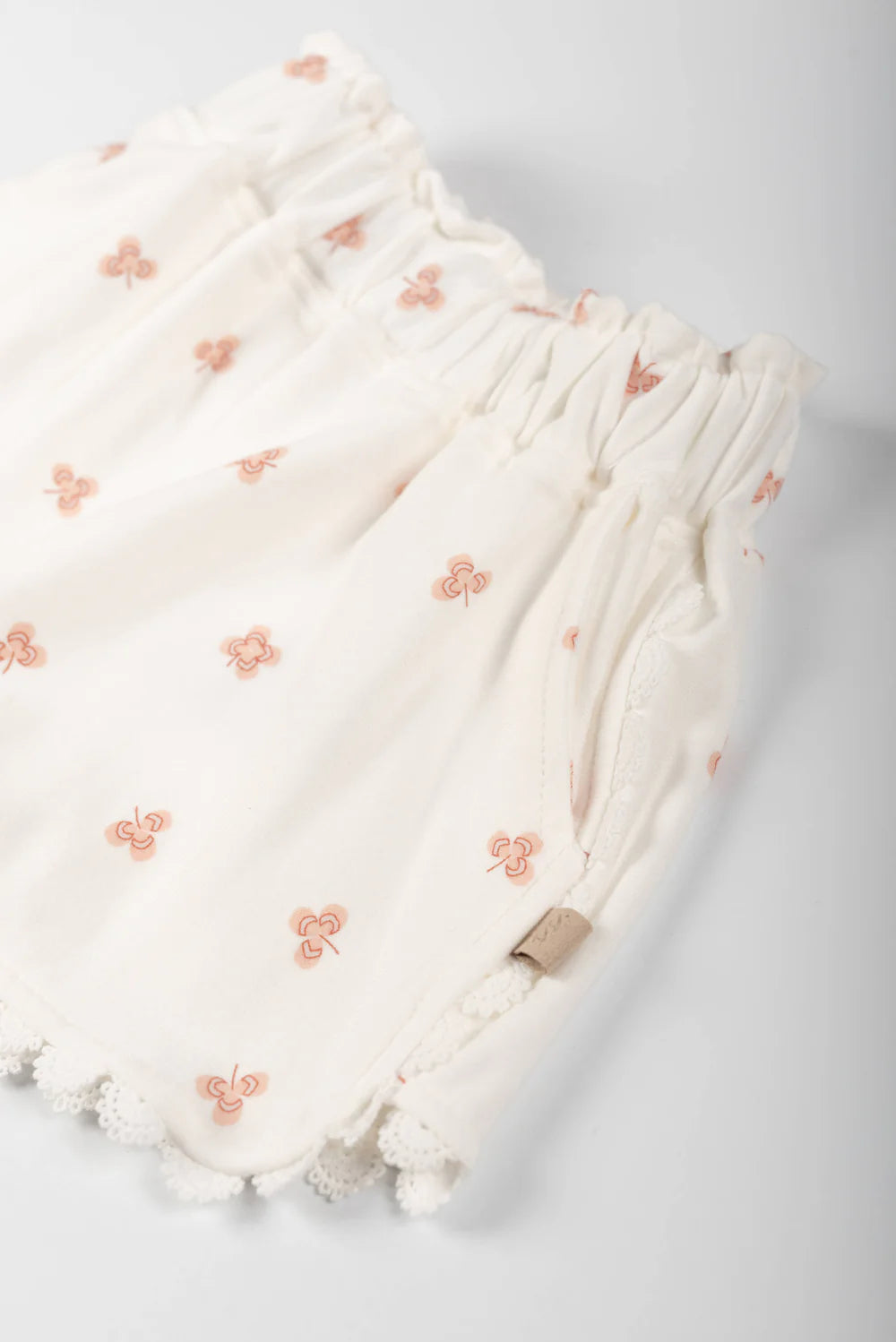 Girls' Shorts With Trim LUCKY LEAVES- close up