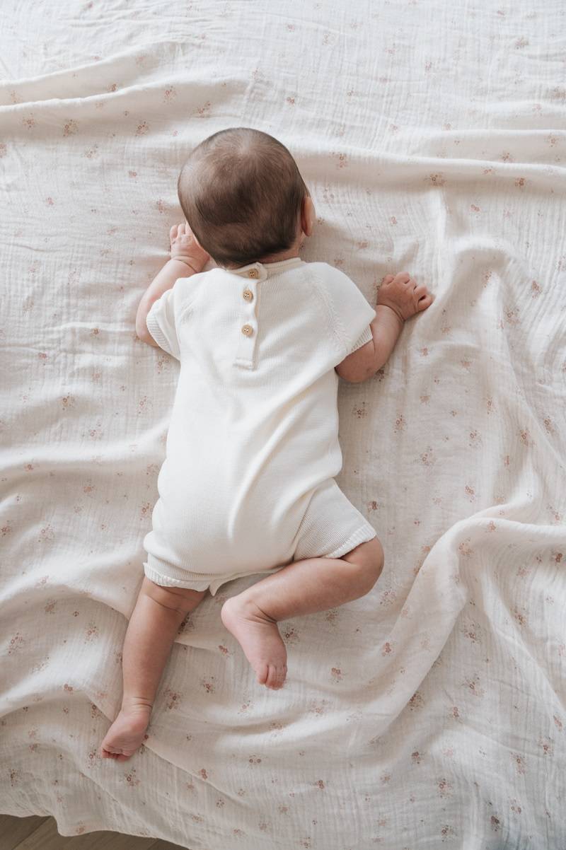 Knitted striped romper WHITE- on baby back