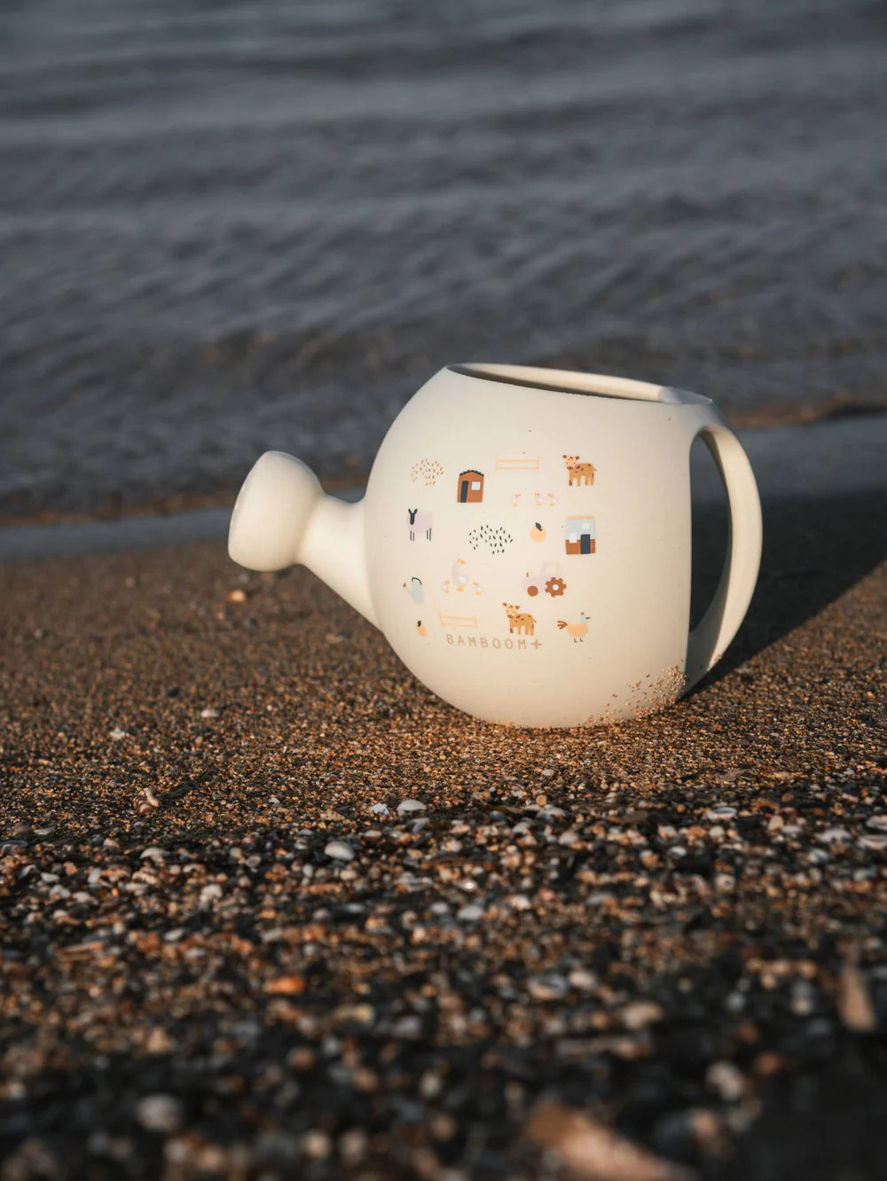 Silicone Watering Can THE FARM- on sand